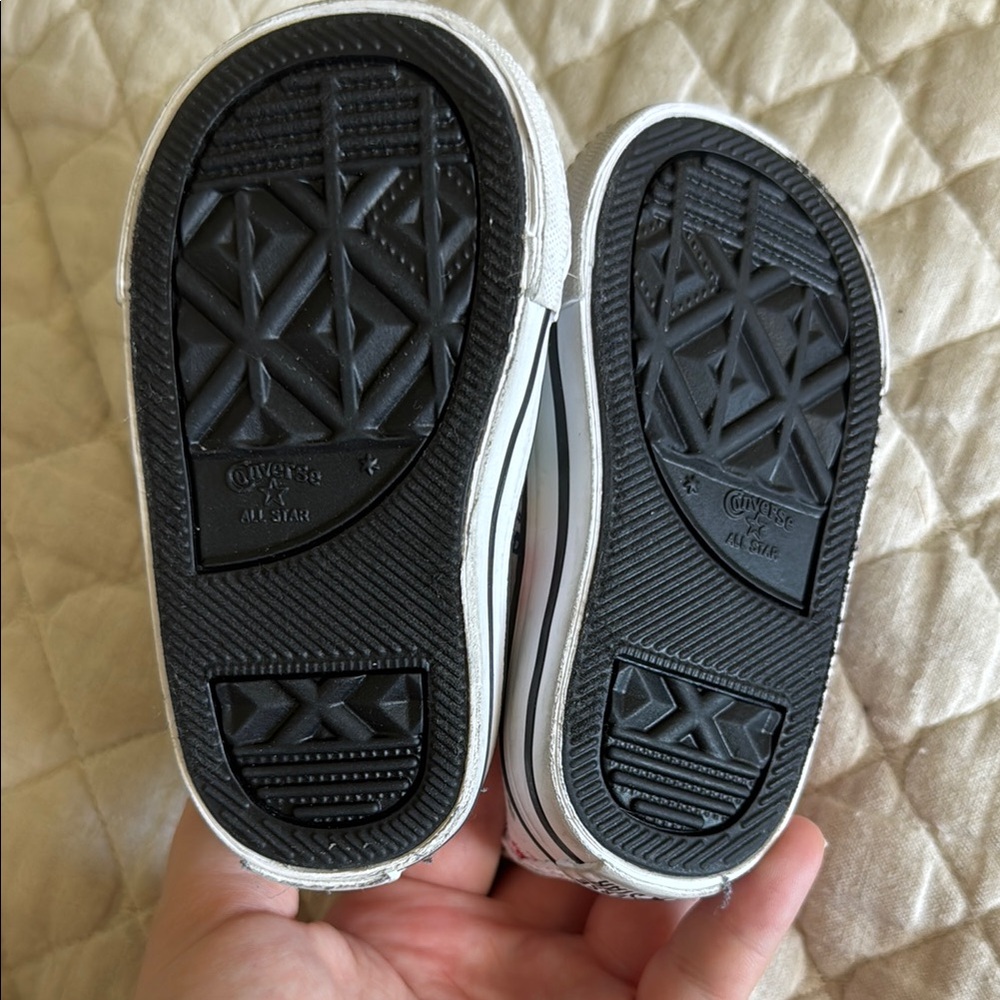 infant Converse dinosaur Sneakers Classic high top - NWOT - Picture 2 of 7